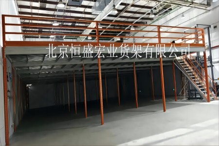 北京閣樓平臺(tái)貨架安裝現(xiàn)場(chǎng)